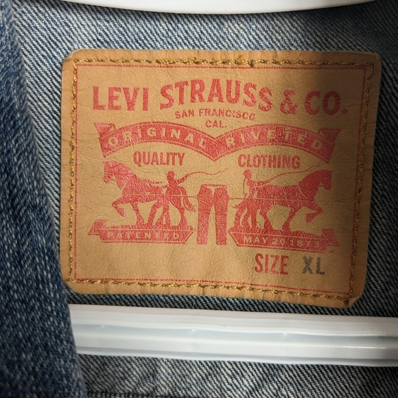 Levi's jean jacket XL - Picture 2 of 3
